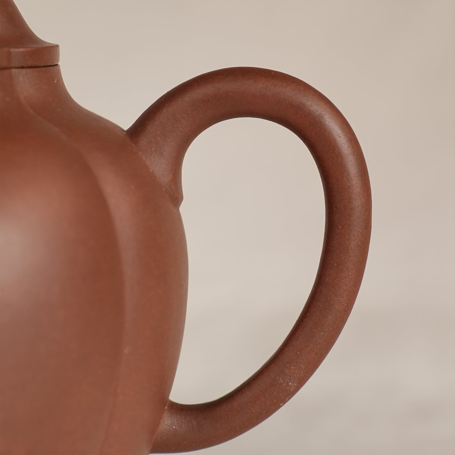 Huanglongshan Dicaoqing Clay Liuban Gongdeng Teapot 370cc Yixing Teapot