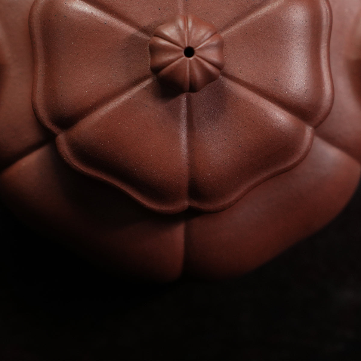 Hongqing Cinnabar Clay Kuifanggu  Ribbed Teapot 220cc Yixing Teapot