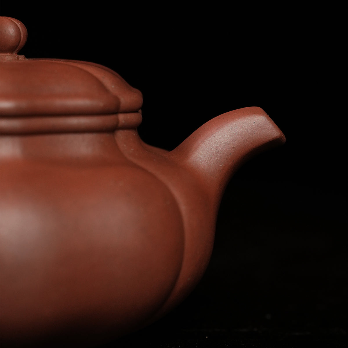 Hongqing Cinnabar Clay Kuifanggu  Ribbed Teapot 220cc Yixing Teapot