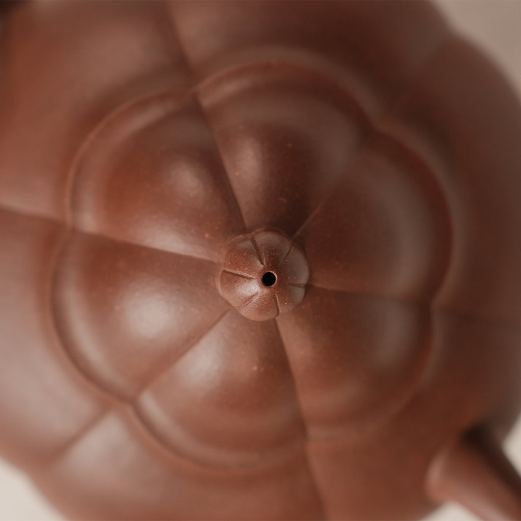 Huanglongshan Dicaoqing Clay Liuban Gongdeng Teapot 370cc Yixing Teapot