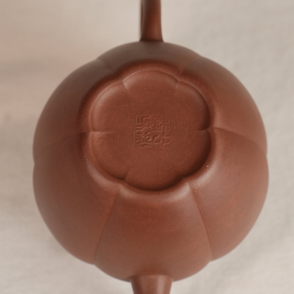 Huanglongshan Dicaoqing Clay Liuban Gongdeng Teapot 370cc Yixing Teapot