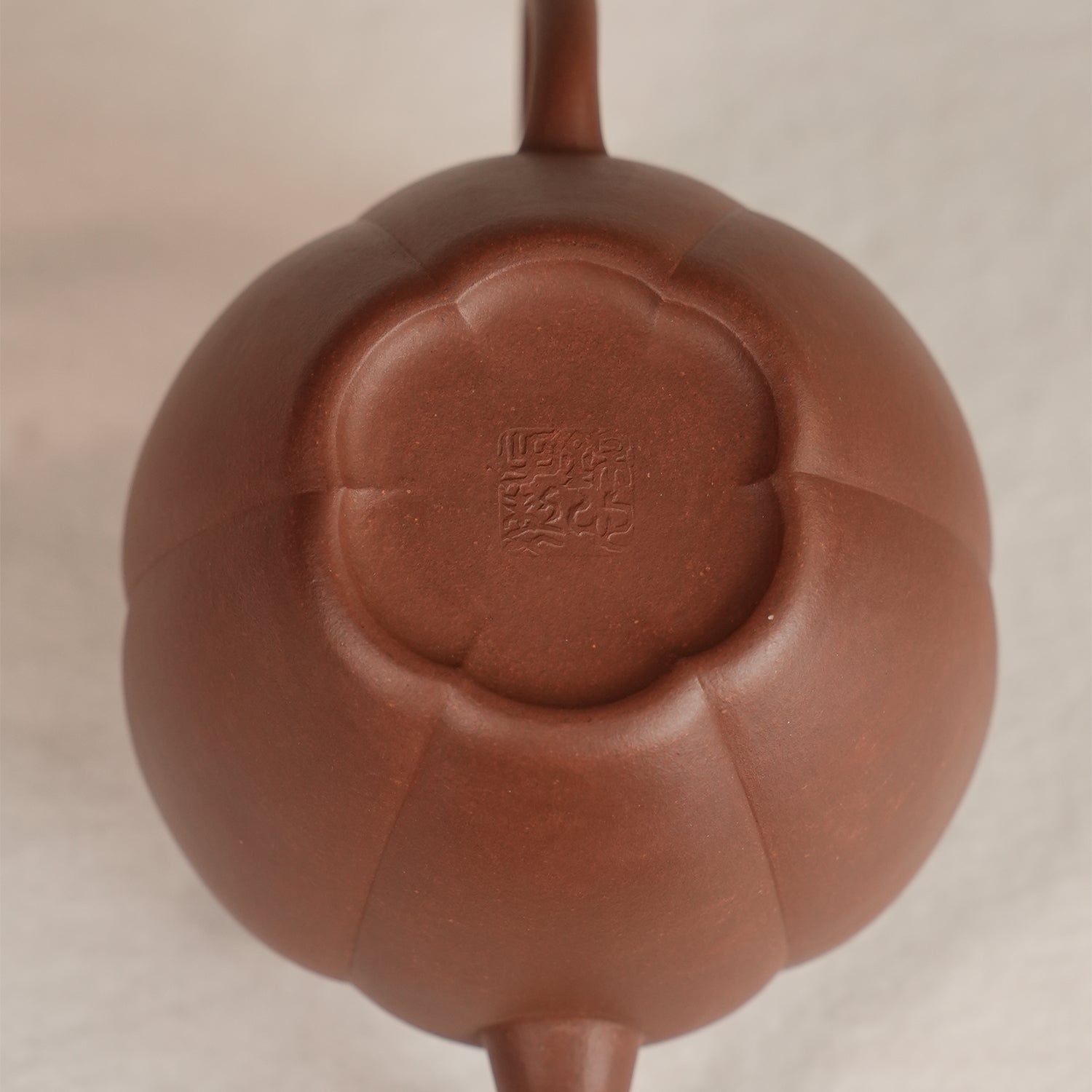 Huanglongshan Dicaoqing Clay Liuban Gongdeng Teapot 370cc Yixing Teapot