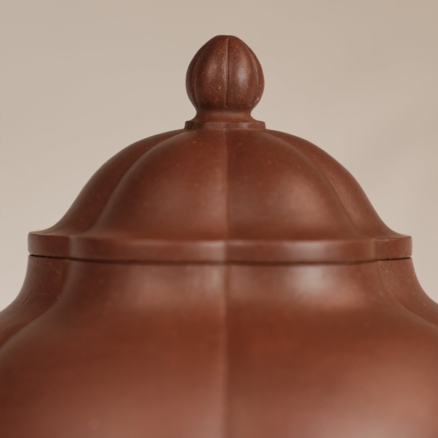 Huanglongshan Dicaoqing Clay Liuban Gongdeng Teapot 370cc Yixing Teapot